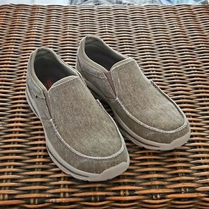 Skechers Mens size 7.5